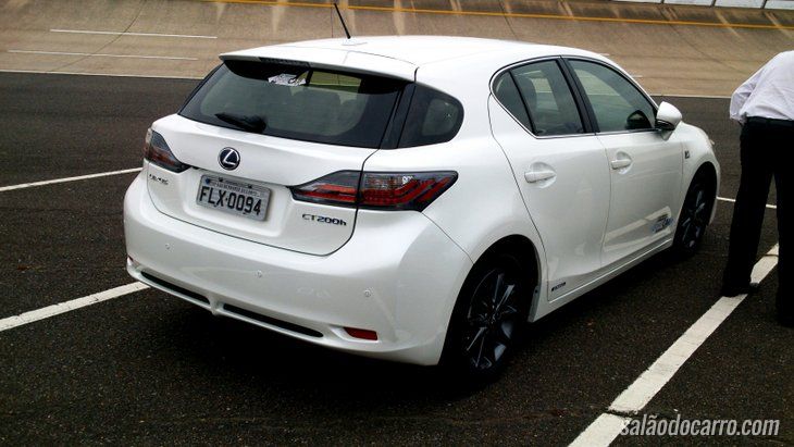Lexus CT200H parte de R$ 127 mil no Brasil