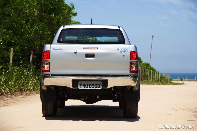 Toyota Hilux SRV Flex 4x2