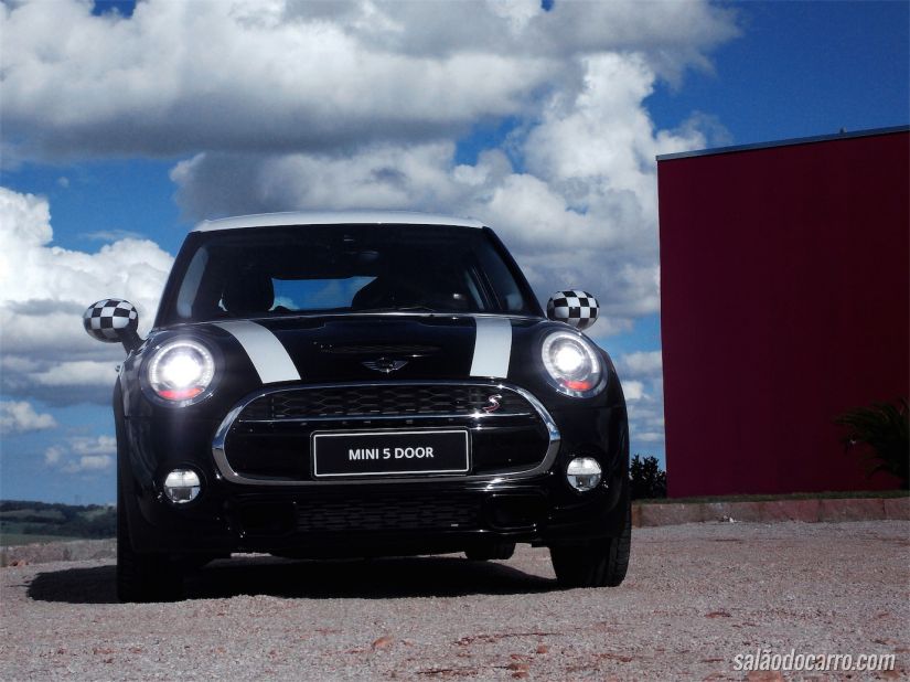 Mini Cooper S com 4 portas
