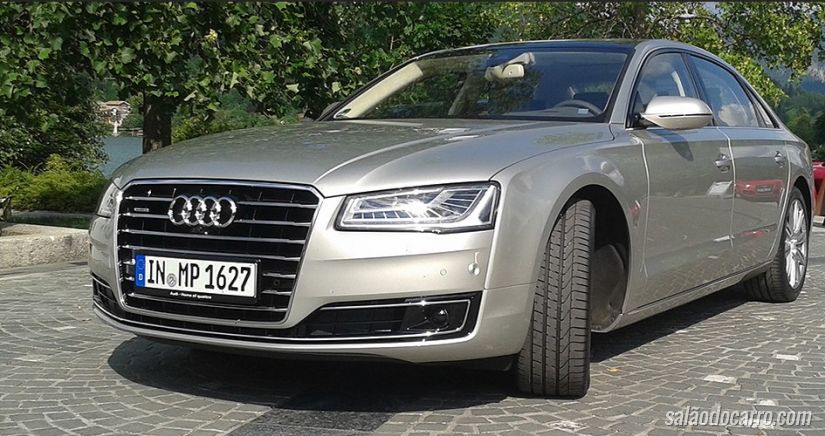 Audi A8 L faz massagem e custa R$ 457.300