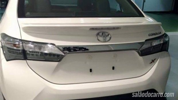 Vazam fotos do novo Toyota Corolla Altis