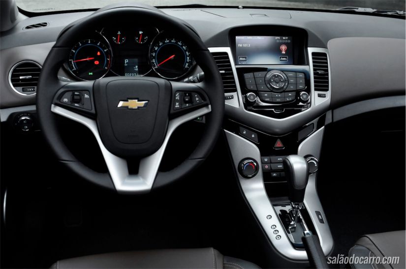 Interior da versão LTZ, mudança fica por conta da tonalidade no couro
