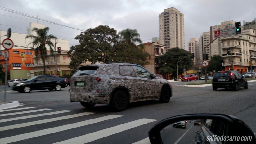 Flagra da nova geração da BMW X1