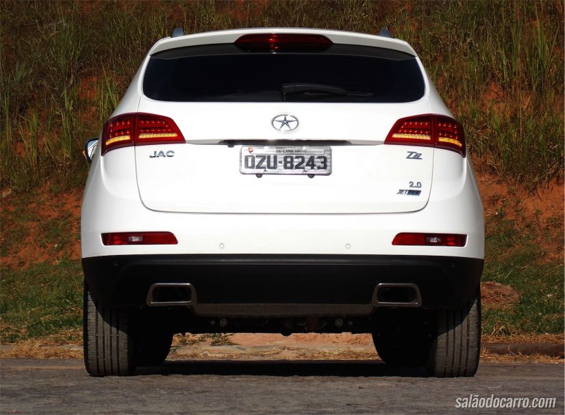 Traseira do JAC T6 lembra modelos da Audi