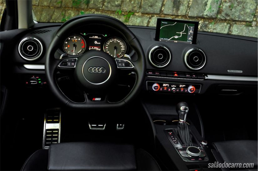 Interior do S3 segue o padrão da marca alemã