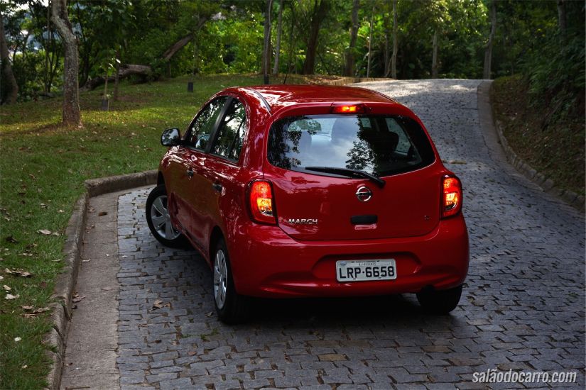 Nissan March 1.0 S