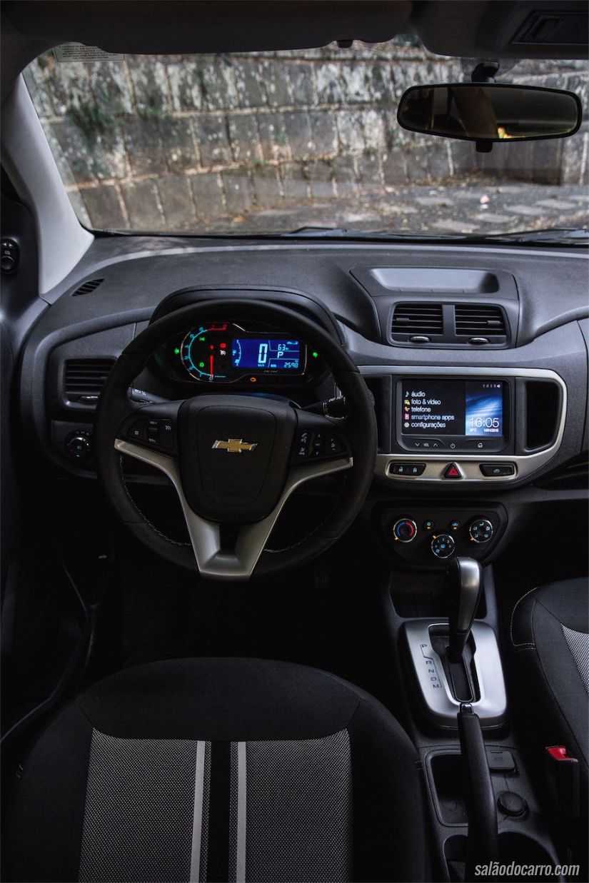 Interior da Chevrolet Spin com câmbio automático