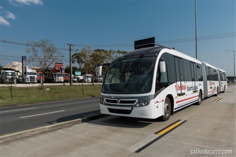 Ônibus biarticulado