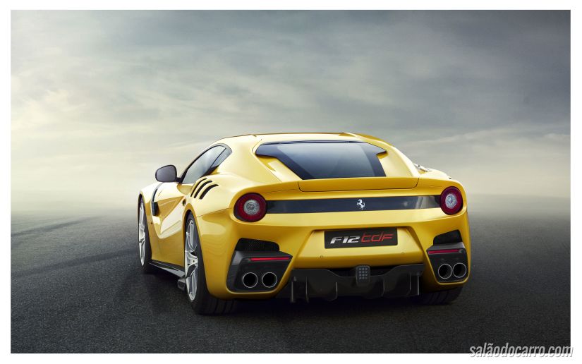 Nova Ferrari F12 terá 780 cv