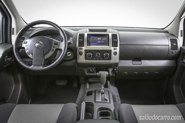 Nissan Frontier recebe linha 2016