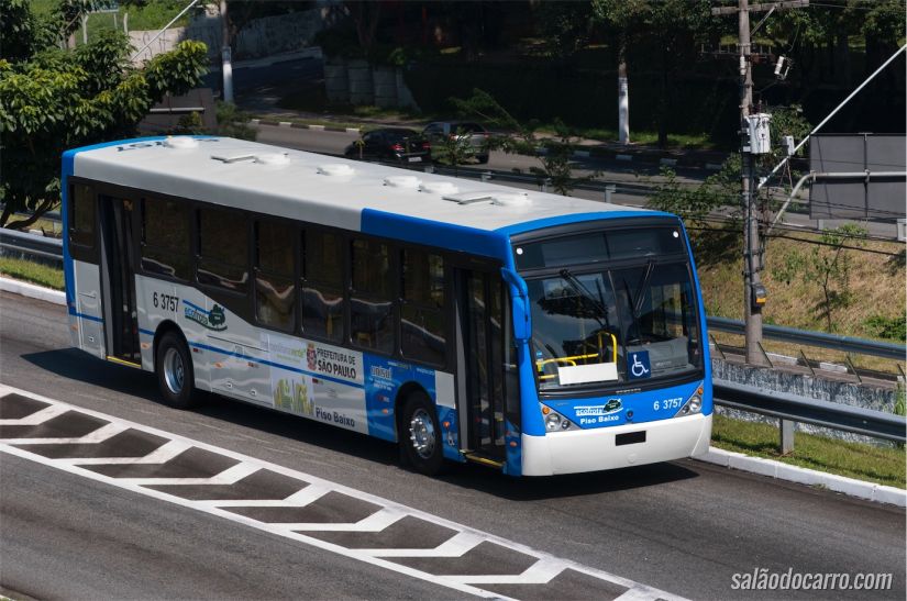 Ônibus Scania movido a etanol