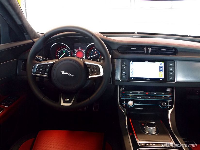 Jaguar XF R-Sport 