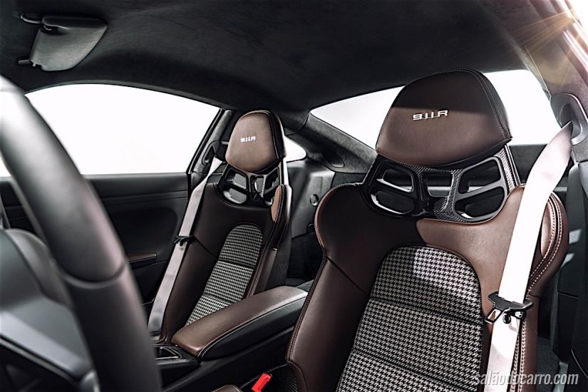 Porsche lança 911 R com câmbio manual
