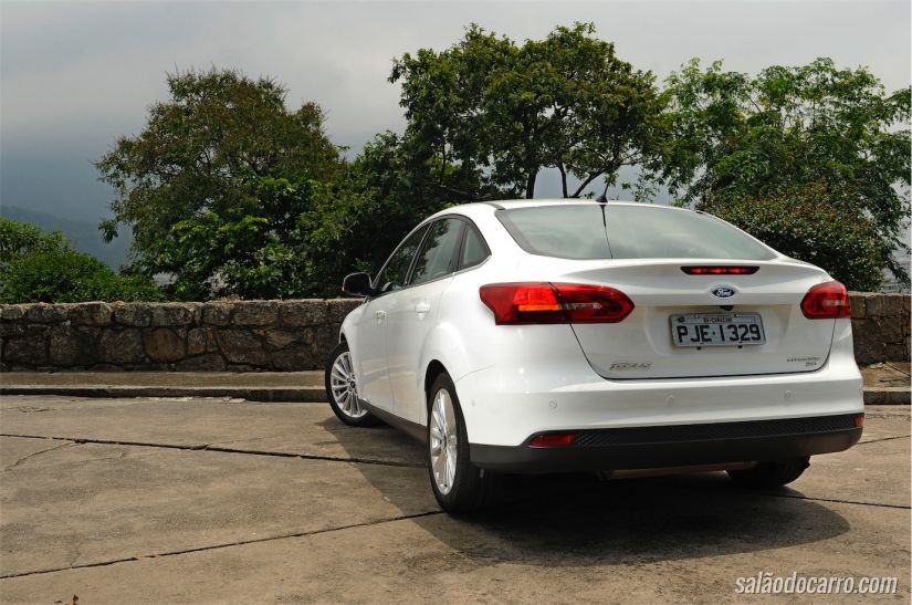 Ford Focus Titanium Plus sedã