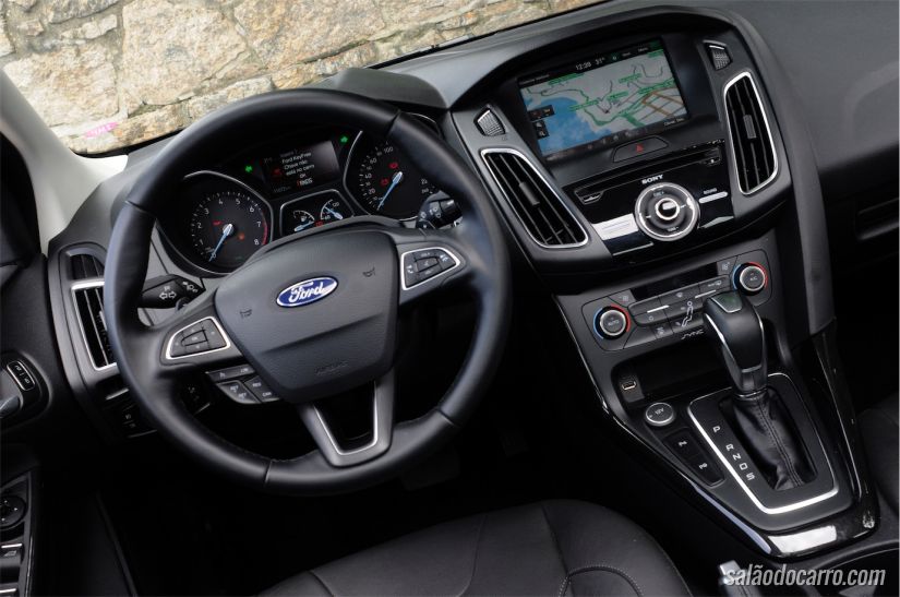 Ford Focus Titanium Plus sedã