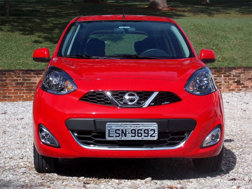 Nissan March com câmbio CVT