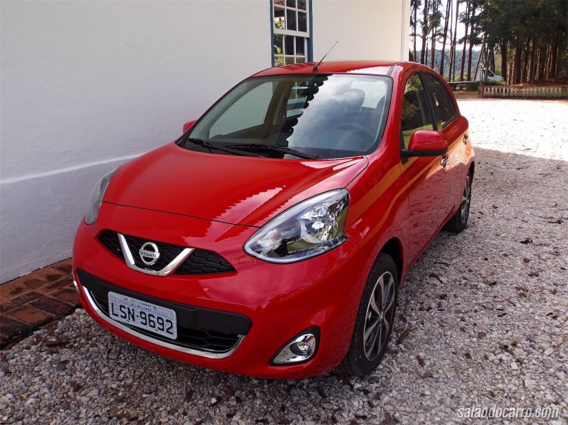 Nissan March com câmbio CVT