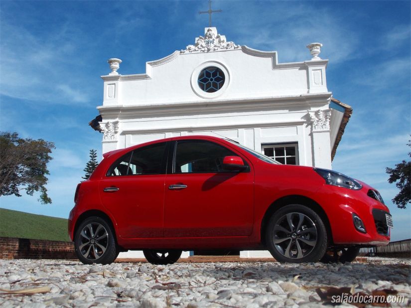 Nissan March com câmbio CVT