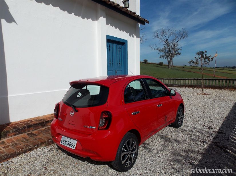 Nissan March com câmbio CVT