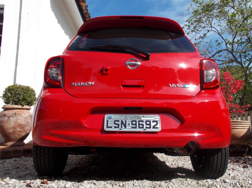 Nissan March com câmbio CVT