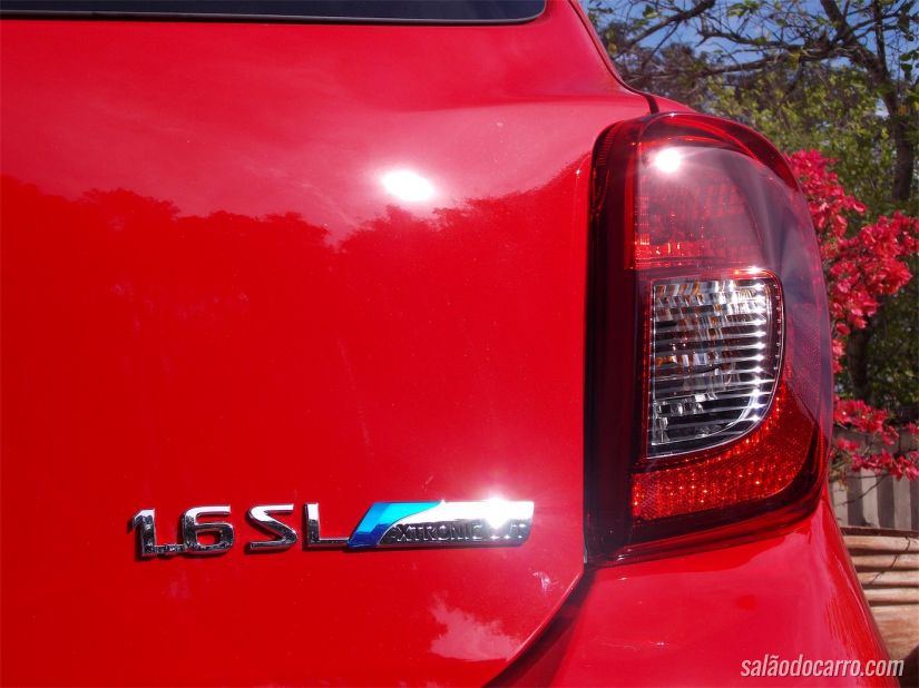 Nissan March com câmbio CVT