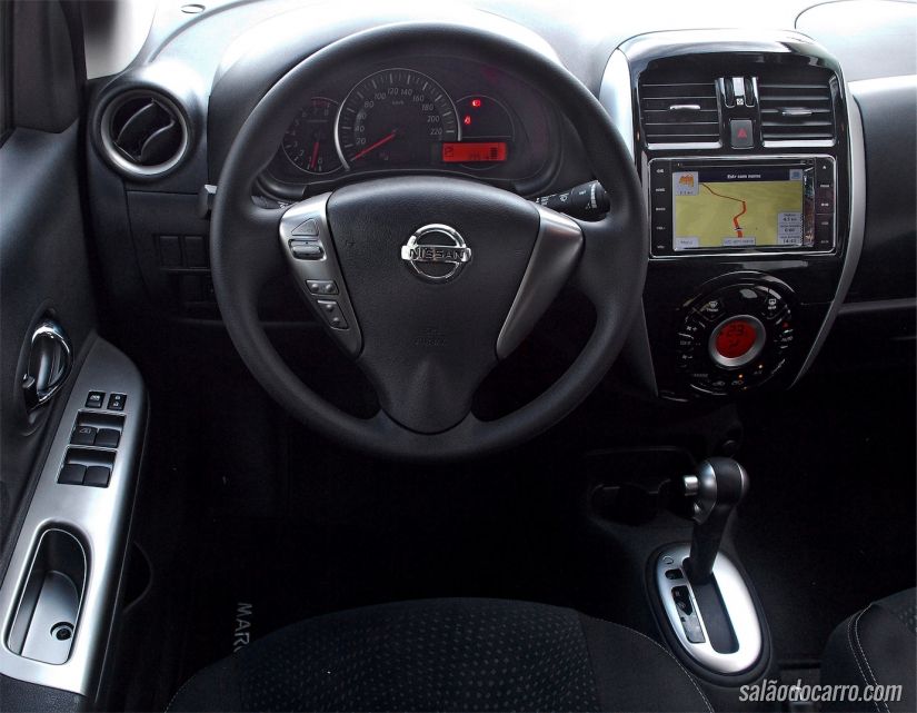Nissan March com câmbio CVT