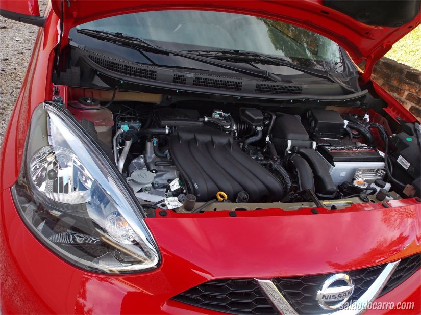 Nissan March com câmbio CVT