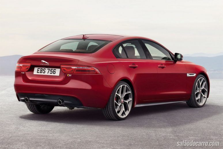 Jaguar lança sedã XE 2017 no Brasil