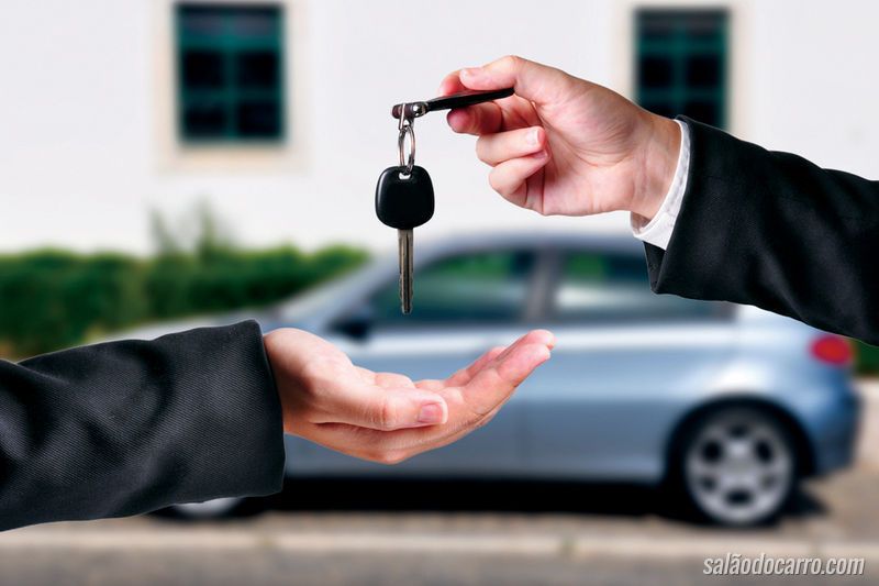 O que deve conferir antes de comprar um carro usado?