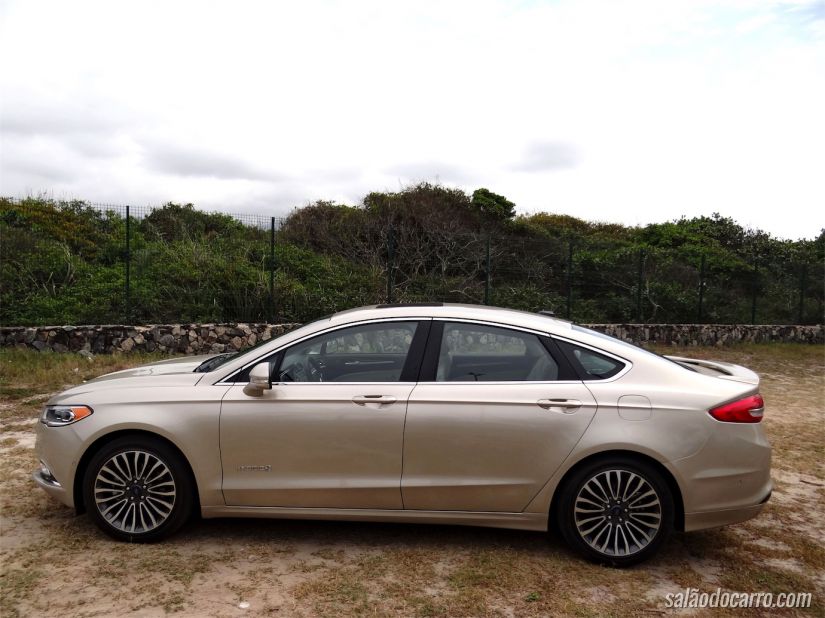Ford Fusion Hybrid 2017