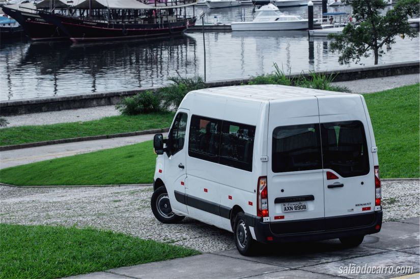 Renault Master Minibus L3H2 16 Lugares