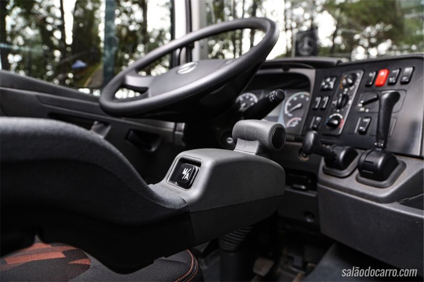 Mercedes-Benz Axor off-road