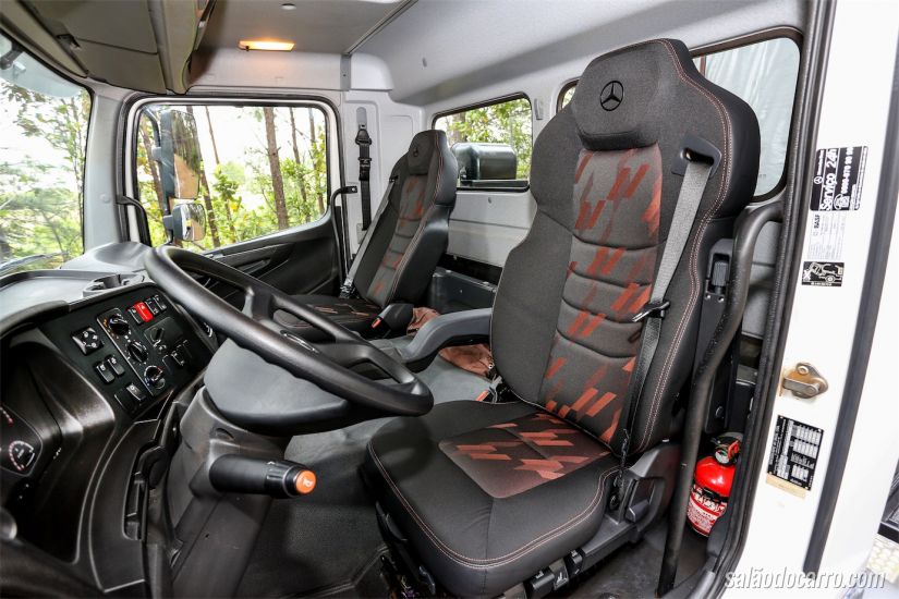 Mercedes-Benz Axor off-road