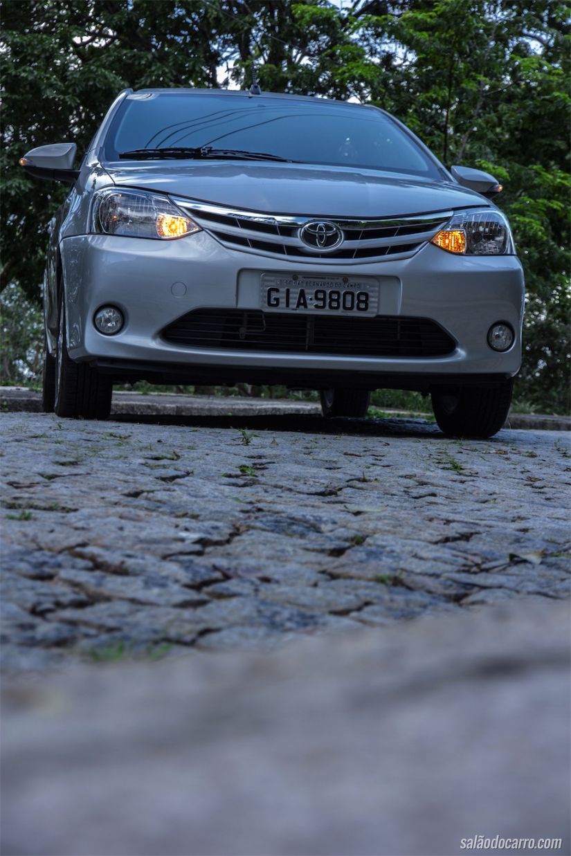 Toyota Etios XLS automático