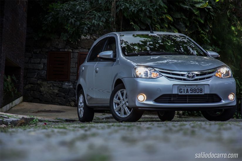 Toyota Etios XLS automático