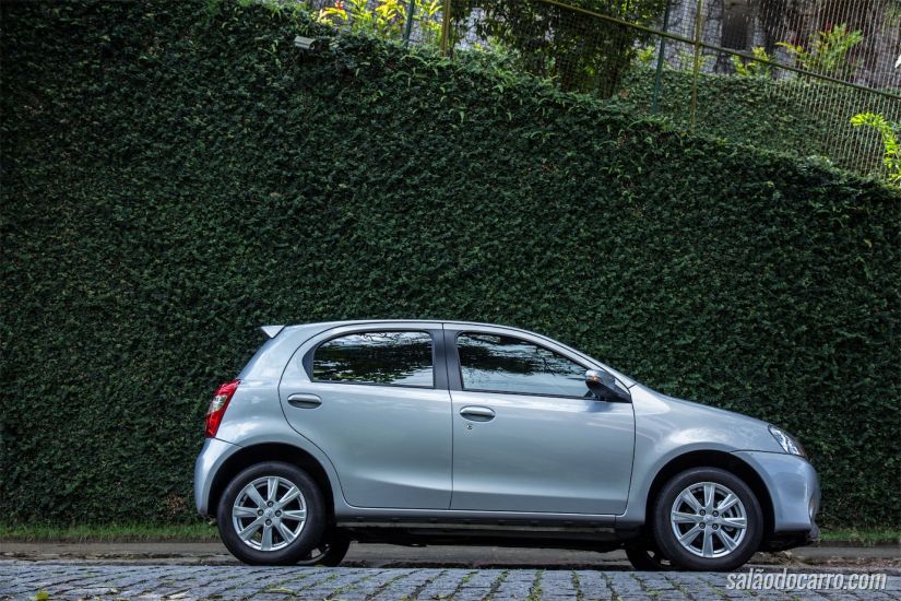 Toyota Etios XLS automático