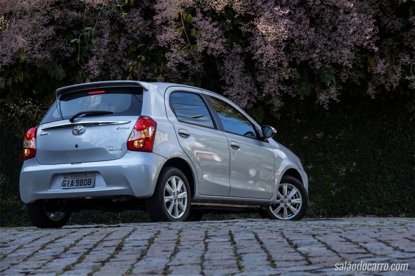 Toyota Etios XLS automático
