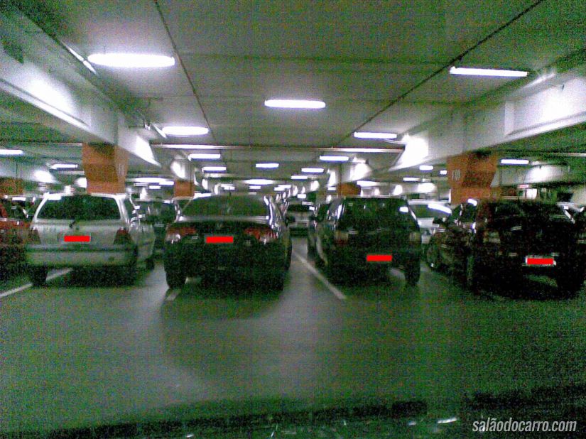 Dono perde BMW dentro de estacionamento por seis meses