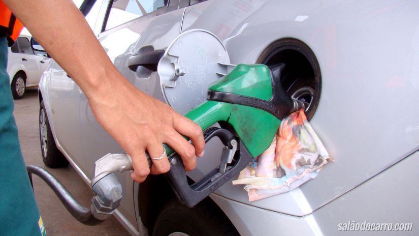 Petrobras anuncia redução do preço da gasolina nas refinarias