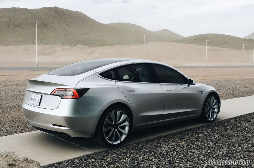 Tesla Model 3 começa a ser produzido ainda este mês