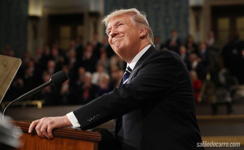 Trump afirma que vai revisar regras de emissões de poluentes