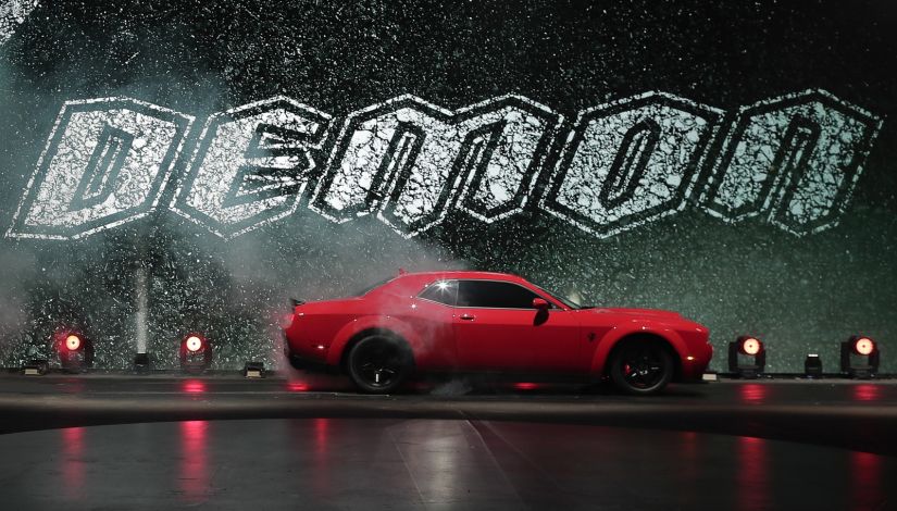 Dodge apresenta carro de arrancada para as ruas