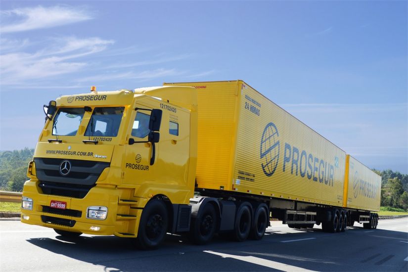 Mercedes-Benz blindados: Axor 2644 8x4 e 915 E