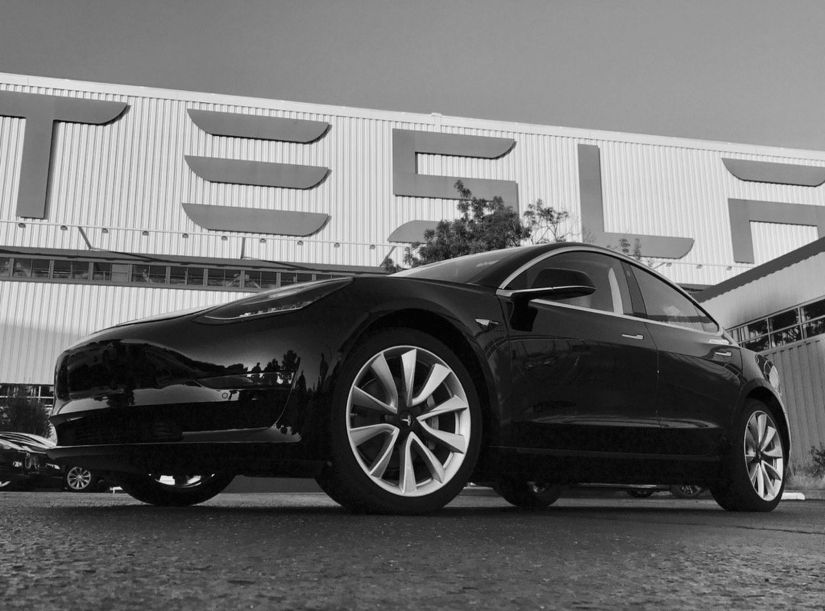 Tesla confirma fabricação da primeira unidade do Model 3