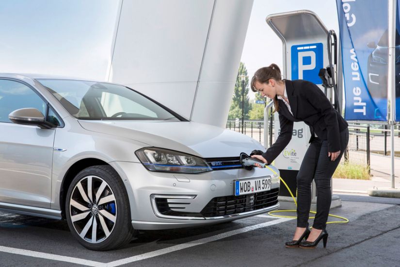 Brasil ainda deve demorar 15 anos para “adotar” carros elétricos