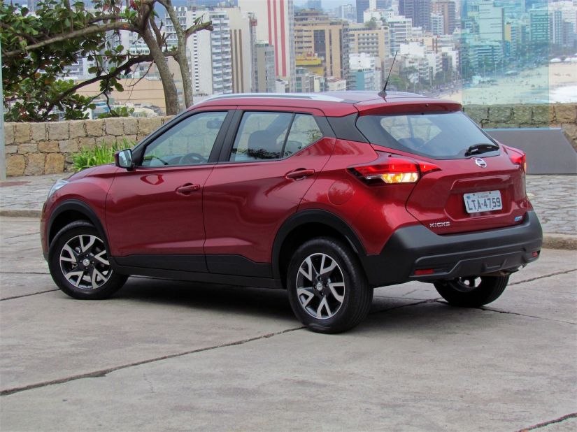 Nissan Kicks S CVT