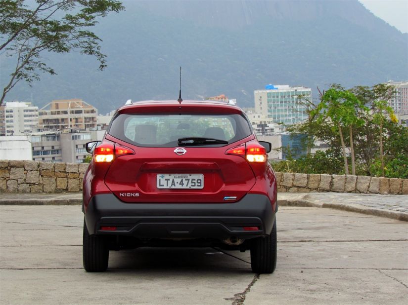 Nissan Kicks S CVT