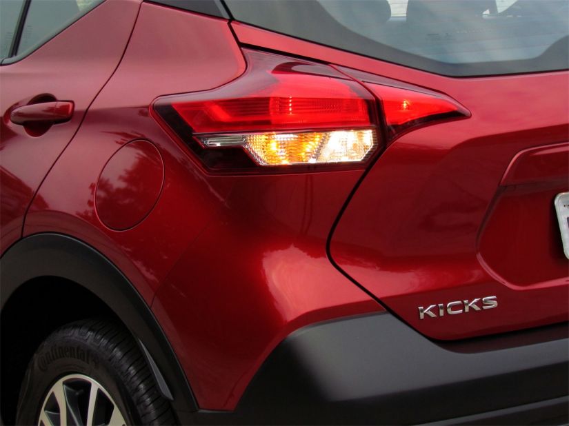 Nissan Kicks S CVT