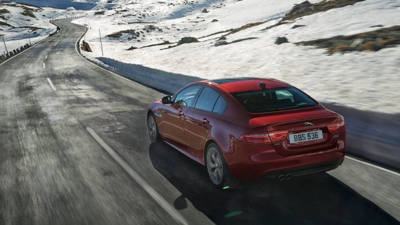 Jaguar anuncia lançamento de novos motores Ingenium no Brasil com XE 2018