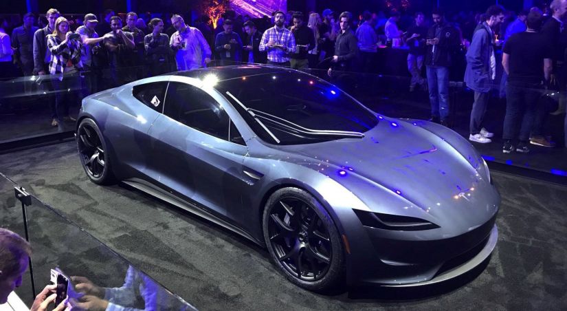 Tesla divulga carro com aceleração mais rápida e caminhão elétrico